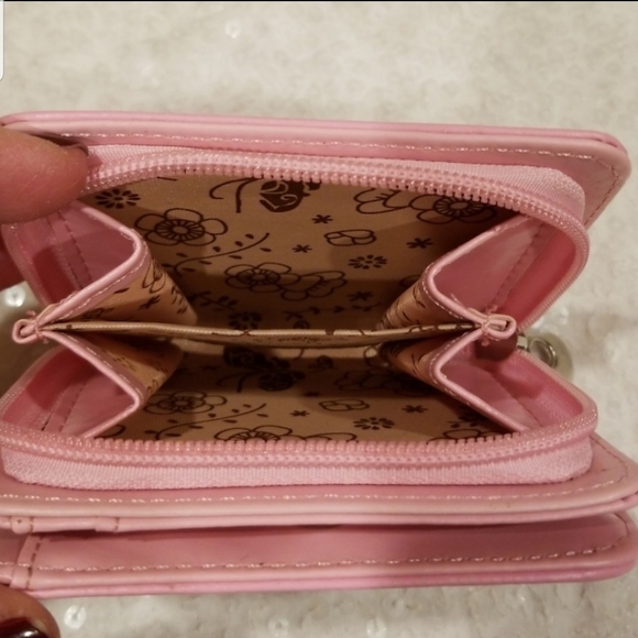 💖HOST PICK💖 Hello Kitty Small Wallet - Picture 6 of 7